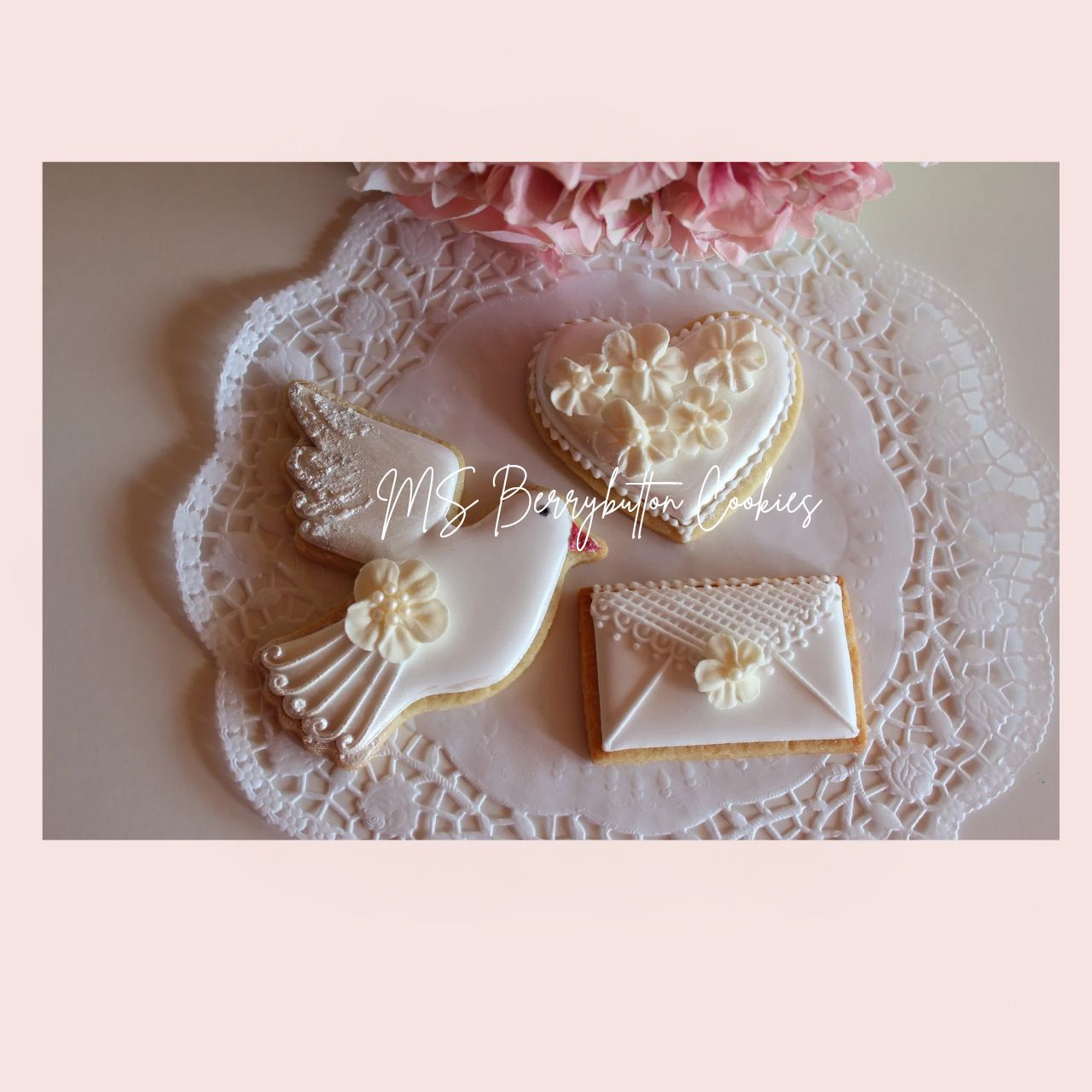 Ab ca Ende Juli bestellbar. Sugarcookies "Wedding dove"