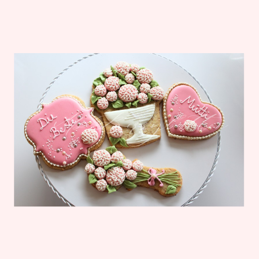 Ab ca Ende Juli bestellbar. Sugarcookies "2 Blumen arrangements mit 2 Namensschilderkeksen"